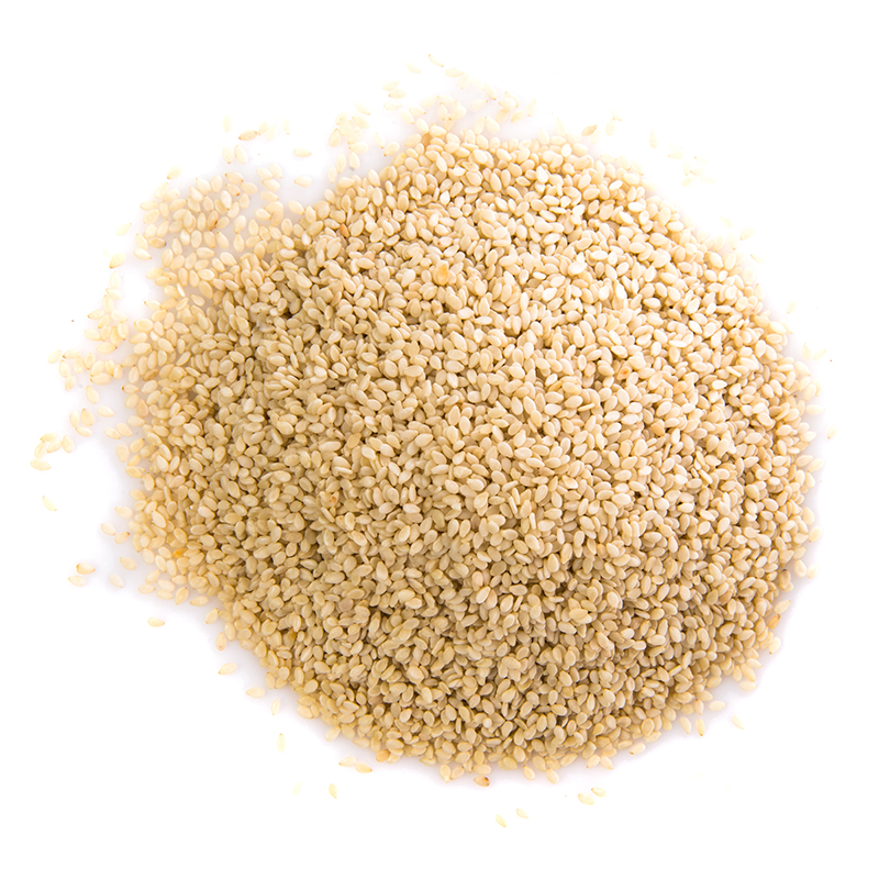Natural sesame seeds "Close-up of natural sesame seeds on a white background, showing their small, oval shape and light beige color.