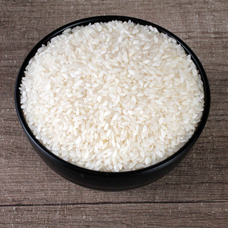 Ambemohar The image may show a bowl of cooked Ambemohar rice or a pile of uncooked rice grains. Ambemohar rice is known for its distinctive aroma, reminiscent of mango blossoms (Ambemohar translates to "fragrance of mango blossoms").