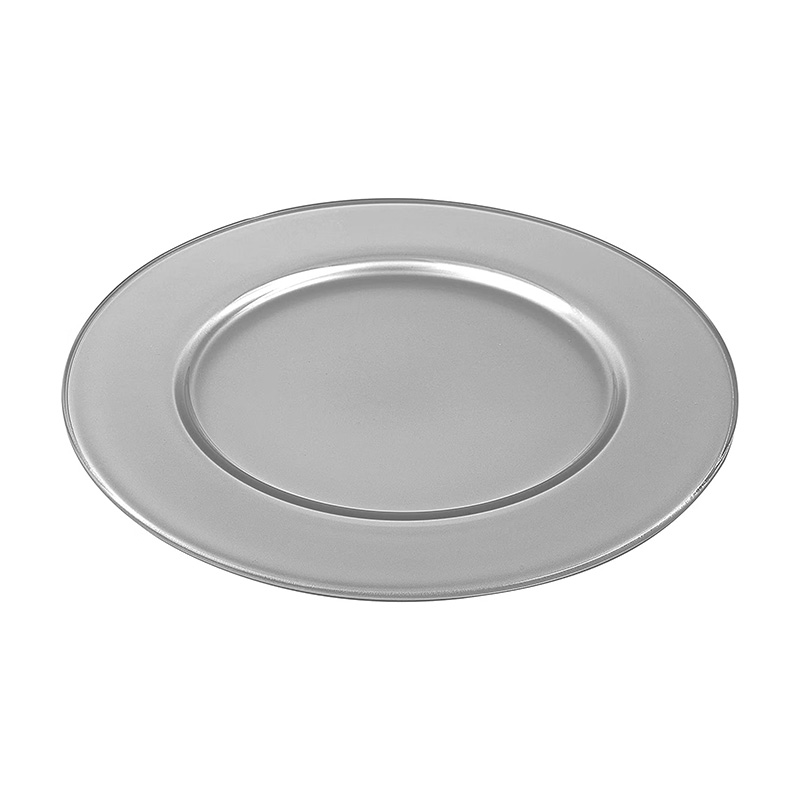 Charger plate-1 This charger plate features a round shape and a smooth surface, creating a polished backdrop for the tableware.