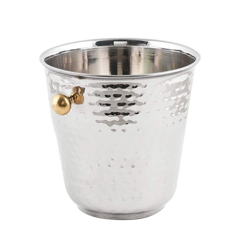 Dotted ice bucket The ice bucket features a dotted pattern design, adding a touch of elegance and visual appeal