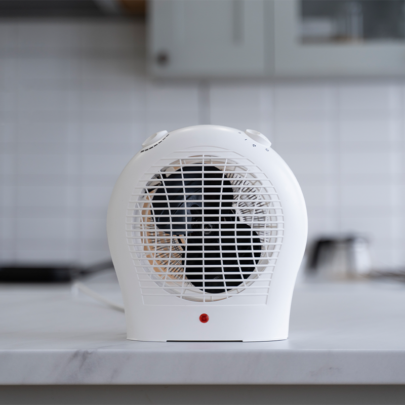 Fan heater The heater consists of a heating element enclosed in a wire mesh or grill, mounted on a stand or base, and is usually made of plastic or metal. The heater may also have adjustable settings for temperature and power, and may be equipped with a timer or oscillation feature. The fan heater is compact and portable, making it suitable for small spaces or for use in a single room.