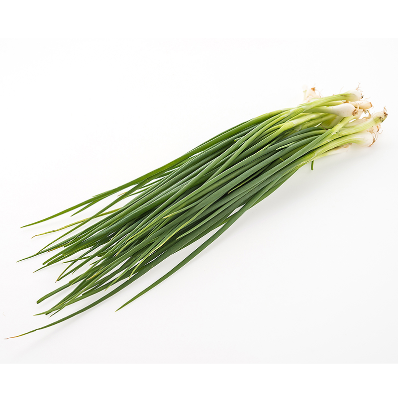 chives (2) The chives are arranged in a tight cluster, with thin, hollow stems and small, round leaves at the top. Chives are commonly used as a garnish or seasoning in various dishes, including soups, salads, and sauces.
