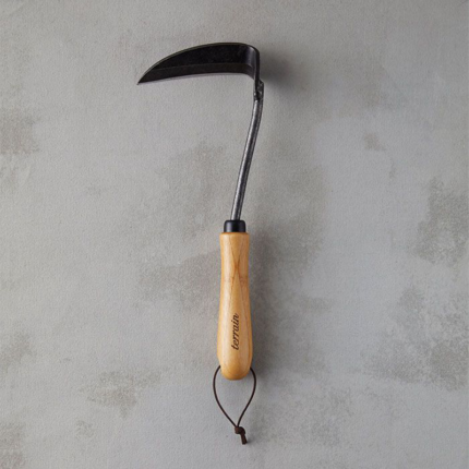 Hoe Fork D-Type Kassi, a sturdy and durable gardening tool with a D-shaped handle and multiple prongs, ideal for heavy-duty digging, cultivating, and clearing tasks in the garden.