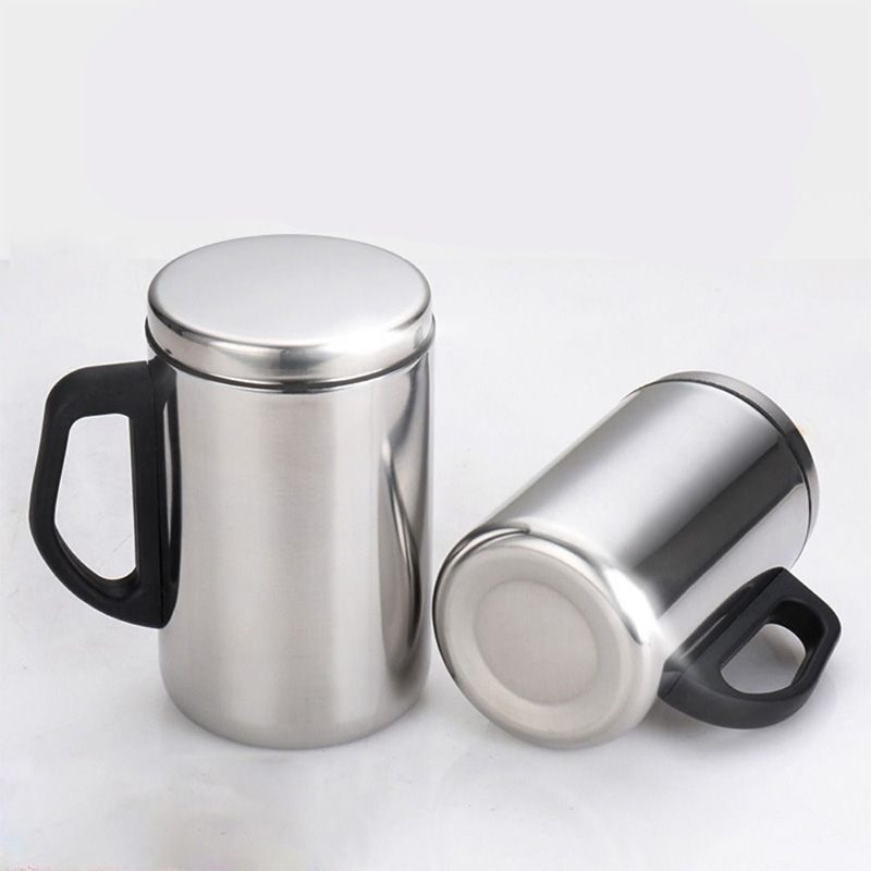 Mug with cover Ceramic mug with a matching cover, perfect for keeping your beverages hot and preventing spills.