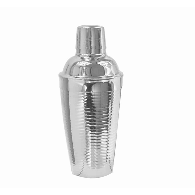 Ribbed regular cocktail shaker This shaker features ribbed patterns along its surface, providing a secure grip and adding visual interest.